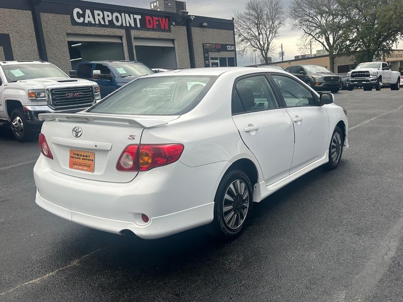 Toyota Corolla Vehicle Full-screen Gallery Image 8