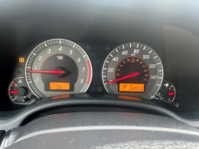 Toyota Corolla Vehicle Full-screen Gallery Image 18