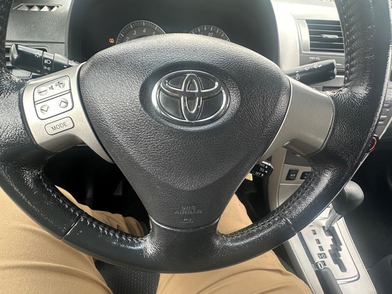 Toyota Corolla Vehicle Full-screen Gallery Image 20