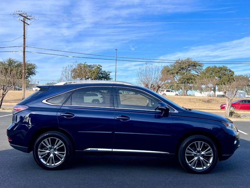 Lexus RX 450h Vehicle Full-screen Gallery Image 7