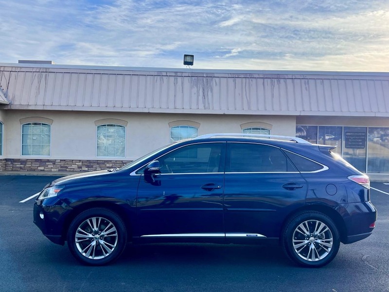 Lexus RX 450h Vehicle Full-screen Gallery Image 8