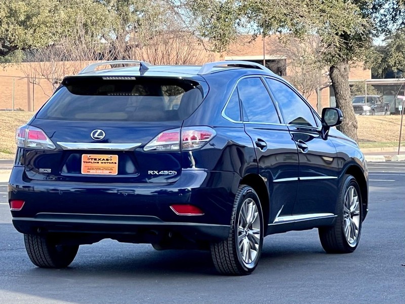 Lexus RX 450h Vehicle Full-screen Gallery Image 11