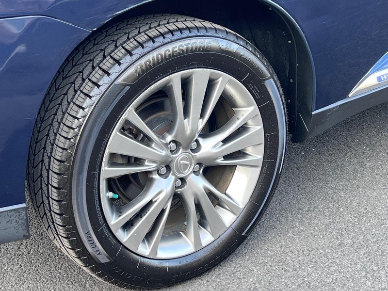 Lexus RX 450h Vehicle Full-screen Gallery Image 13