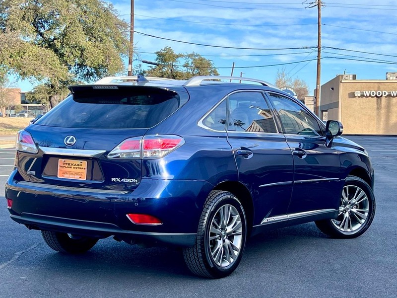 Lexus RX 450h Vehicle Full-screen Gallery Image 15