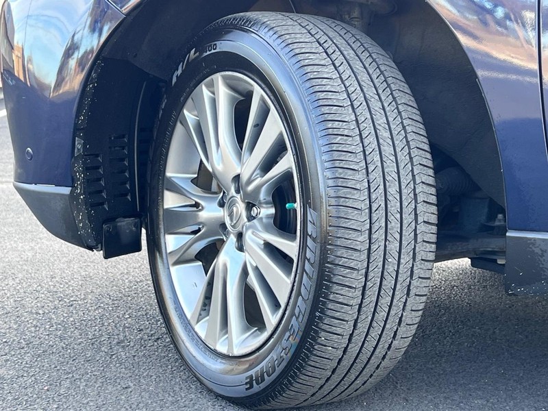 Lexus RX 450h Vehicle Full-screen Gallery Image 16