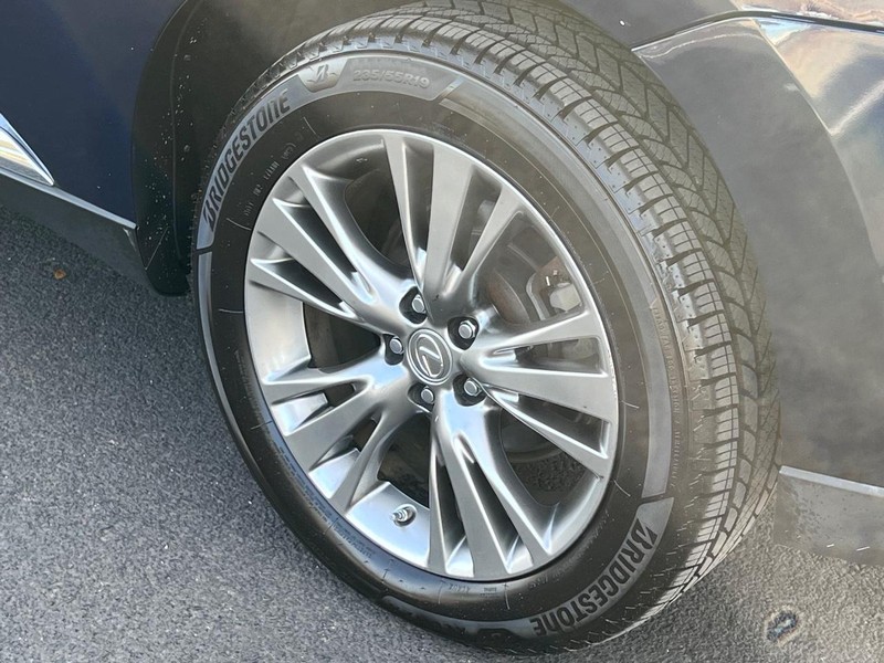 Lexus RX 450h Vehicle Full-screen Gallery Image 19