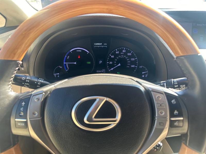 Lexus RX 450h Vehicle Full-screen Gallery Image 21