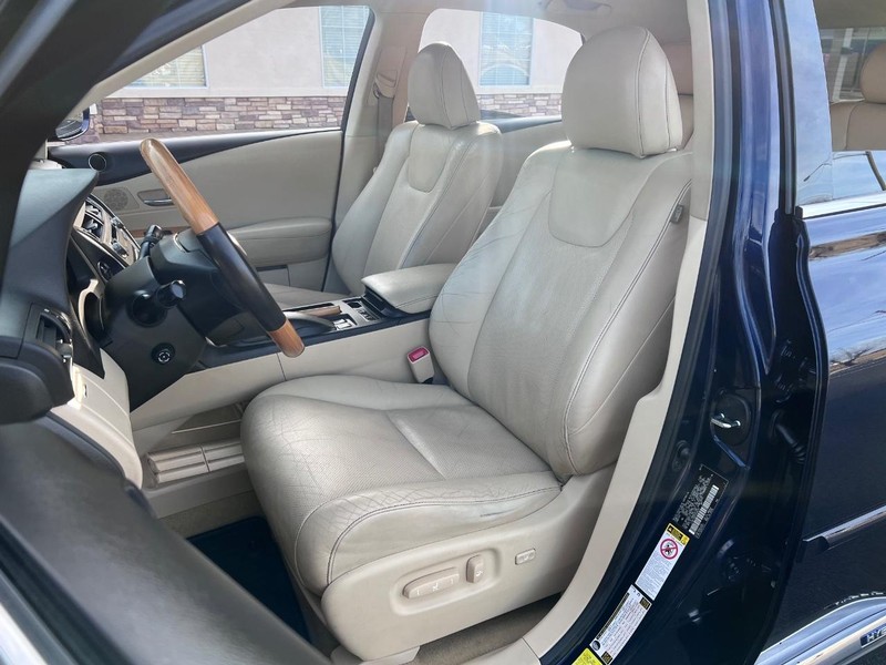 Lexus RX 450h Vehicle Full-screen Gallery Image 22