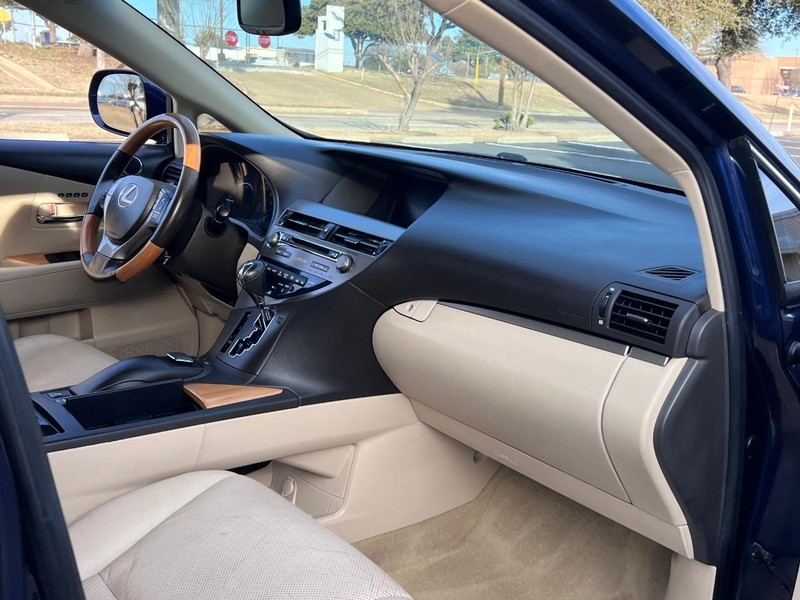 Lexus RX 450h Vehicle Full-screen Gallery Image 24