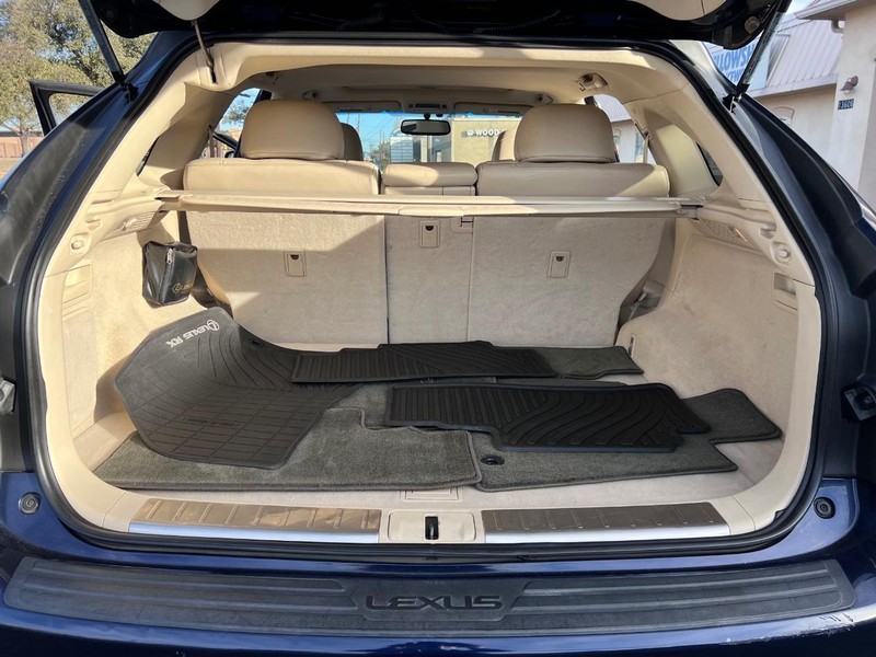 Lexus RX 450h Vehicle Full-screen Gallery Image 39