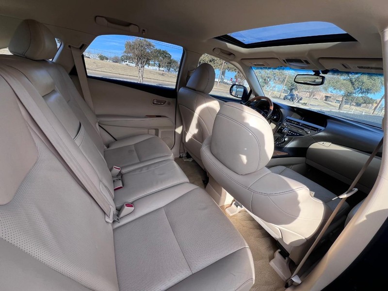 Lexus RX 450h Vehicle Full-screen Gallery Image 40