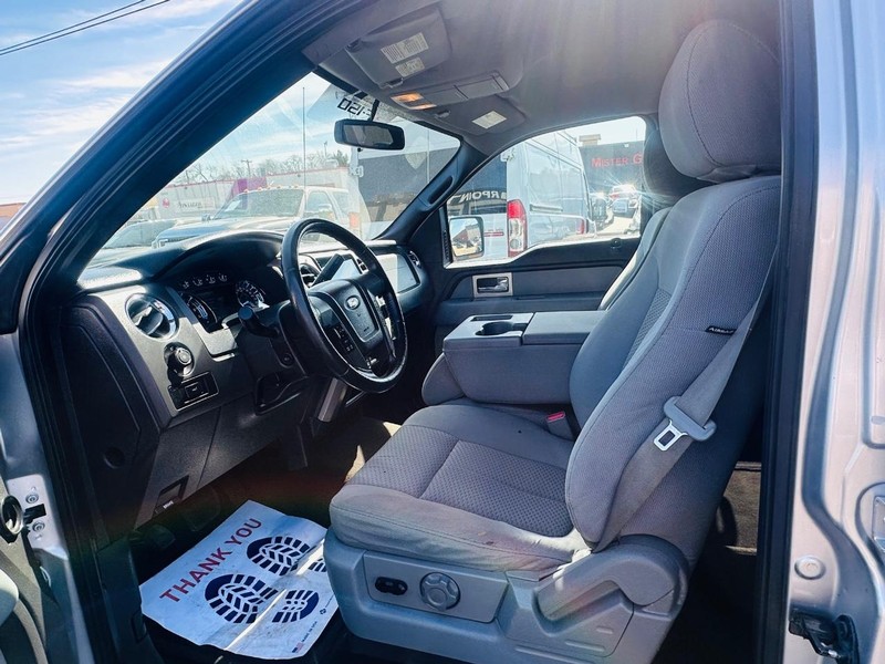 Ford F-150 Vehicle Full-screen Gallery Image 15