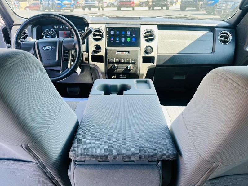 Ford F-150 Vehicle Full-screen Gallery Image 18