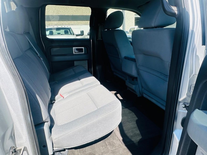 Ford F-150 Vehicle Full-screen Gallery Image 19