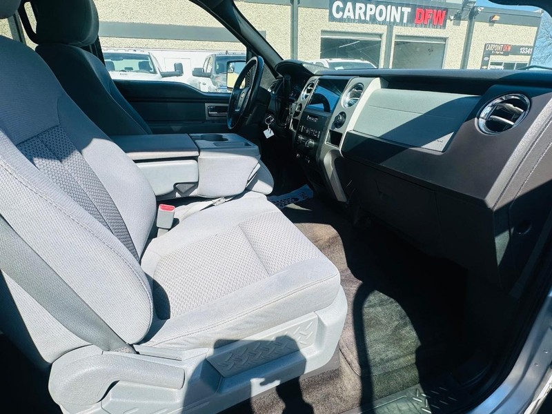 Ford F-150 Vehicle Full-screen Gallery Image 23