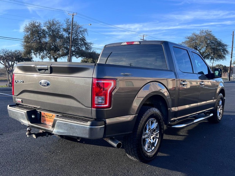 Ford F-150 Vehicle Full-screen Gallery Image 02