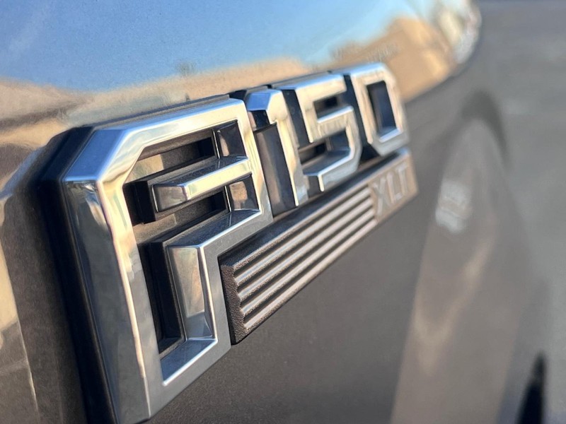 Ford F-150 Vehicle Full-screen Gallery Image 15