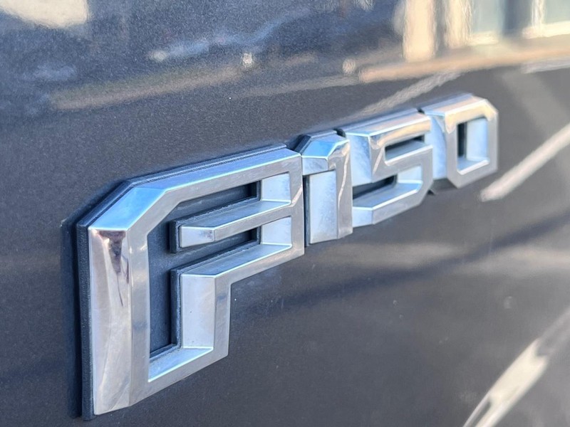 Ford F-150 Vehicle Full-screen Gallery Image 16