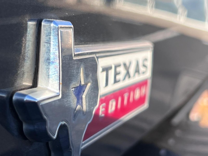 Ford F-150 Vehicle Full-screen Gallery Image 17