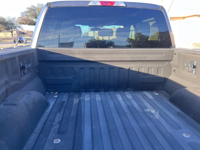 Ford F-150 Vehicle Full-screen Gallery Image 19