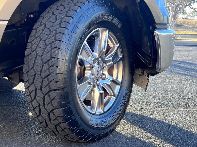 Ford F-150 Vehicle Full-screen Gallery Image 21