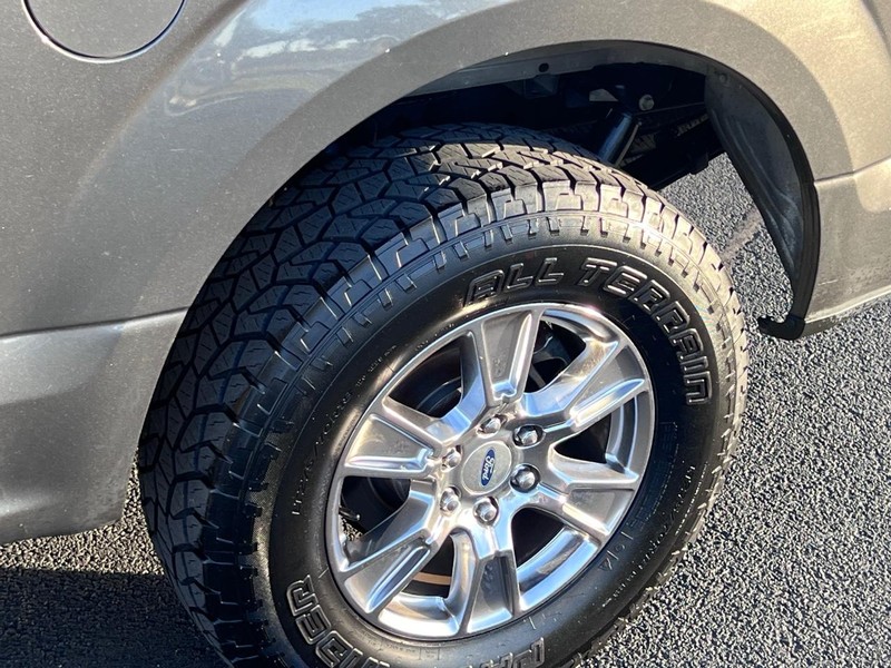 Ford F-150 Vehicle Full-screen Gallery Image 23