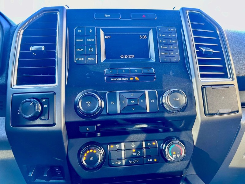 Ford F-150 Vehicle Full-screen Gallery Image 25