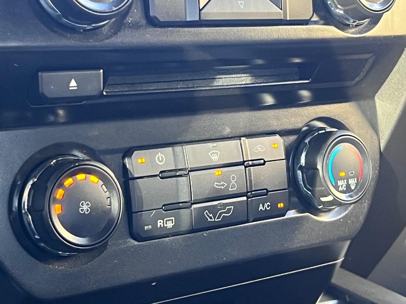 Ford F-150 Vehicle Full-screen Gallery Image 27