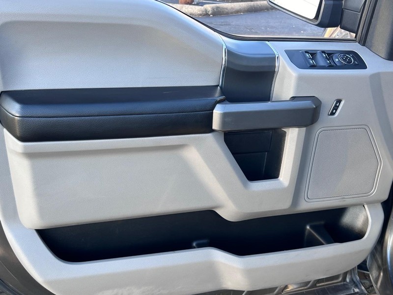 Ford F-150 Vehicle Full-screen Gallery Image 30