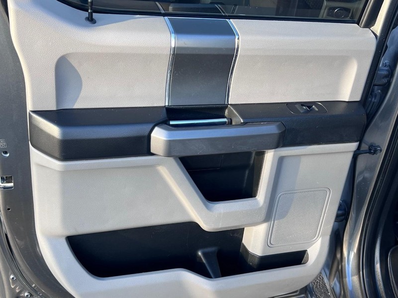 Ford F-150 Vehicle Full-screen Gallery Image 31