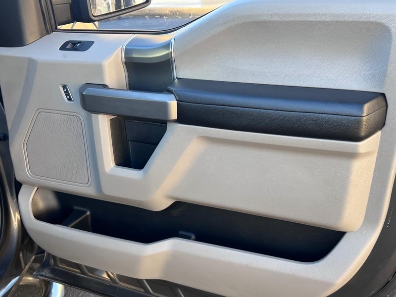 Ford F-150 Vehicle Full-screen Gallery Image 34