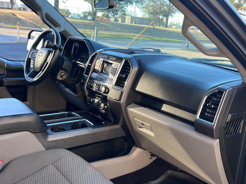 Ford F-150 Vehicle Full-screen Gallery Image 35