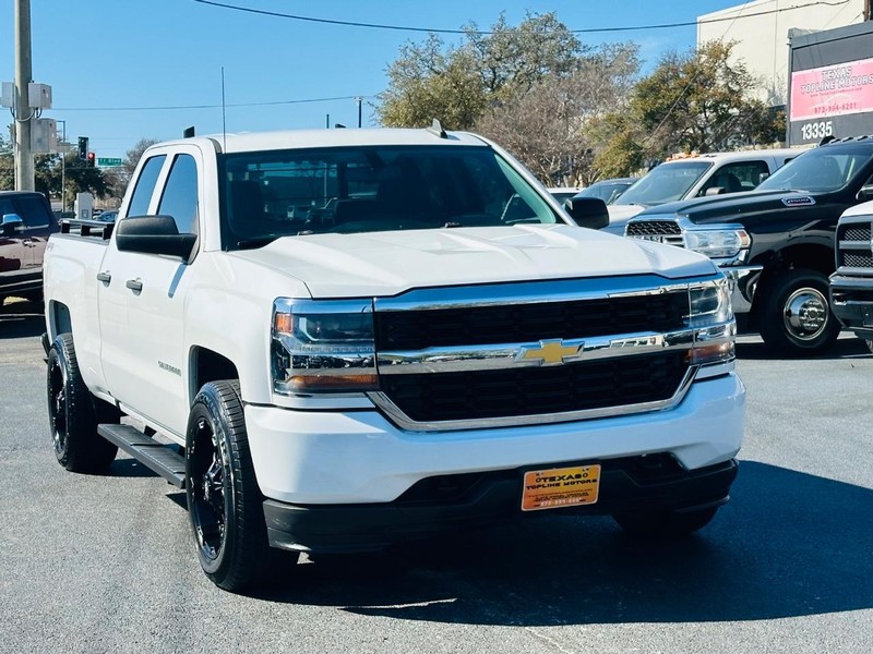 Chevrolet Silverado 1500 Vehicle Full-screen Gallery Image 3