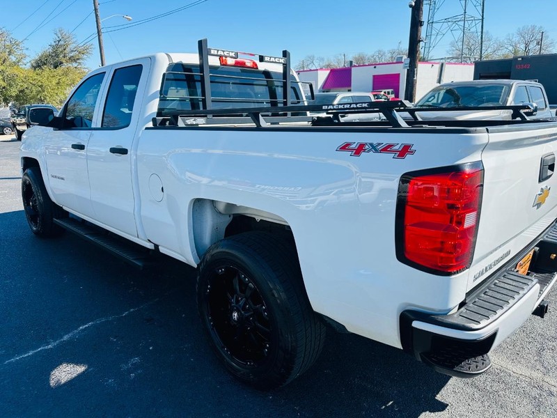 Chevrolet Silverado 1500 Vehicle Full-screen Gallery Image 15