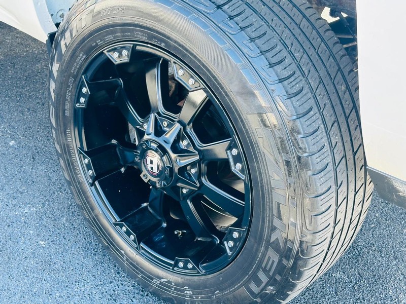 Chevrolet Silverado 1500 Vehicle Full-screen Gallery Image 18