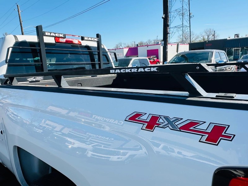 Chevrolet Silverado 1500 Vehicle Full-screen Gallery Image 21