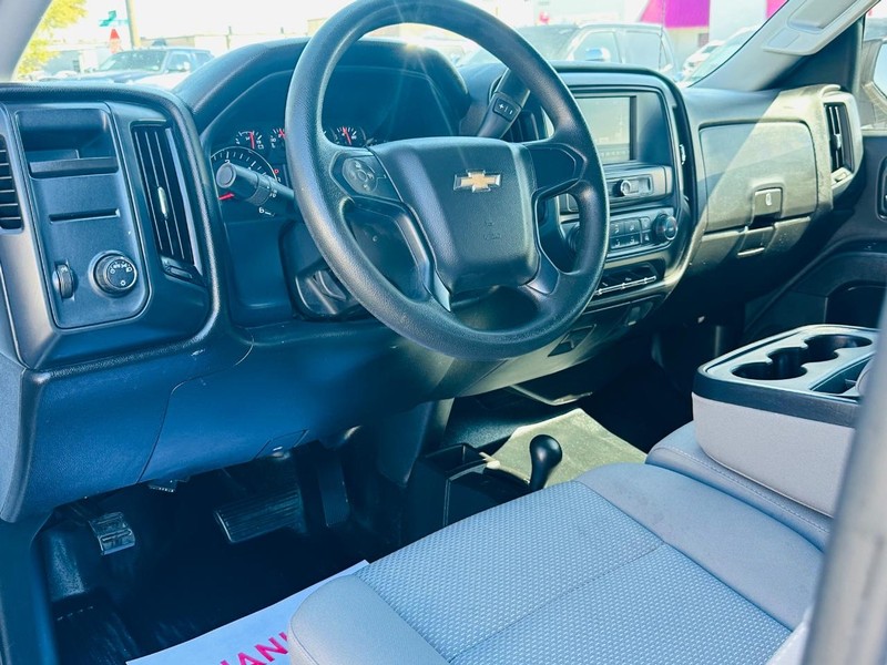 Chevrolet Silverado 1500 Vehicle Full-screen Gallery Image 25