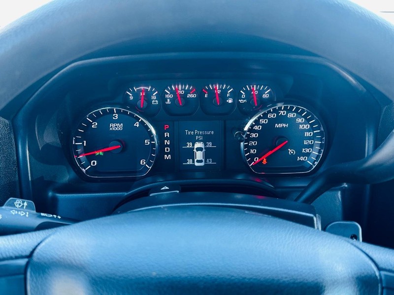 Chevrolet Silverado 1500 Vehicle Full-screen Gallery Image 32