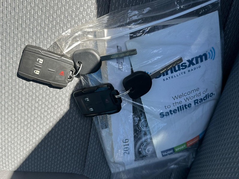 Chevrolet Silverado 1500 Vehicle Full-screen Gallery Image 41