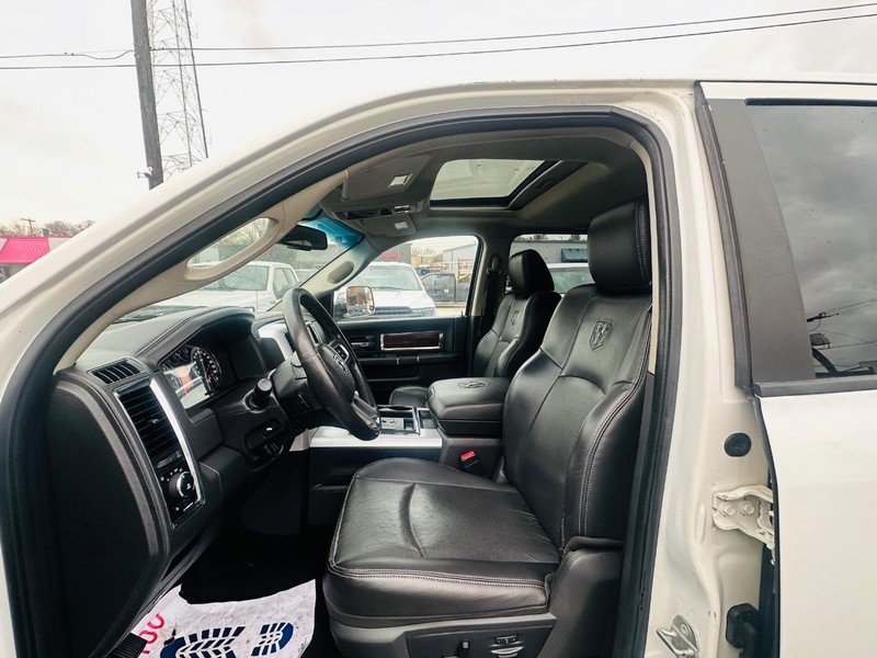 Dodge Ram 1500 Vehicle Full-screen Gallery Image 16