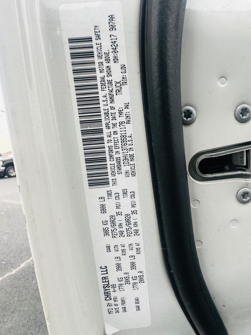 Dodge Ram 1500 Vehicle Full-screen Gallery Image 32