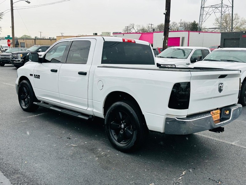 Ram 1500 Classic Vehicle Full-screen Gallery Image 02