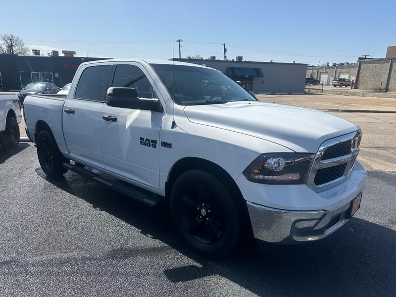 Ram 1500 Classic Vehicle Full-screen Gallery Image 09