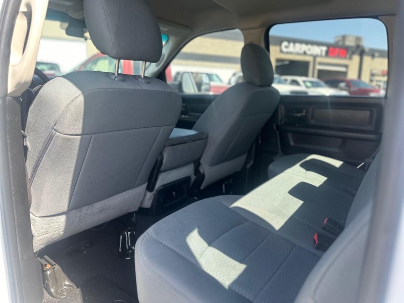 Ram 1500 Classic Vehicle Full-screen Gallery Image 12