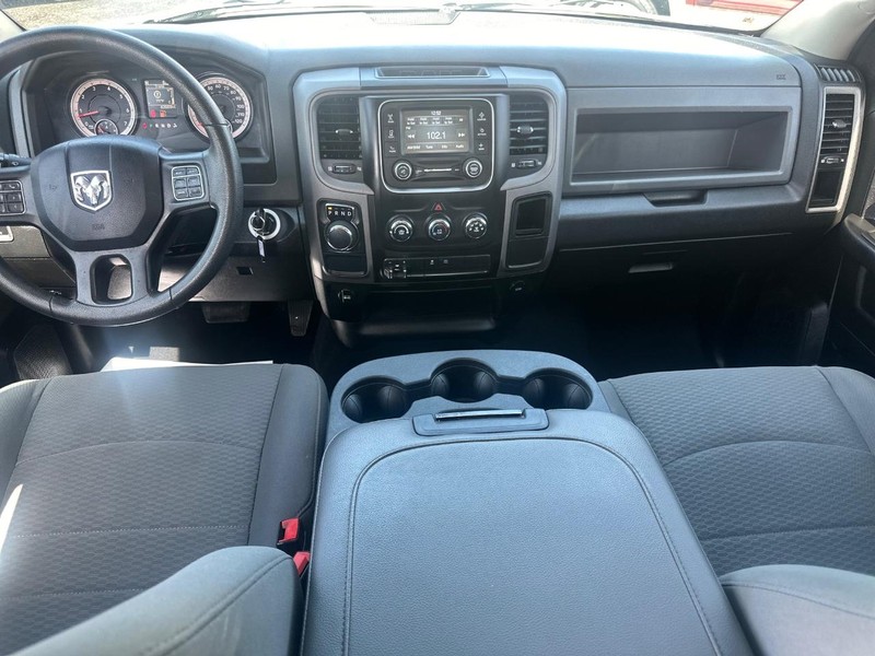 Ram 1500 Classic Vehicle Full-screen Gallery Image 13