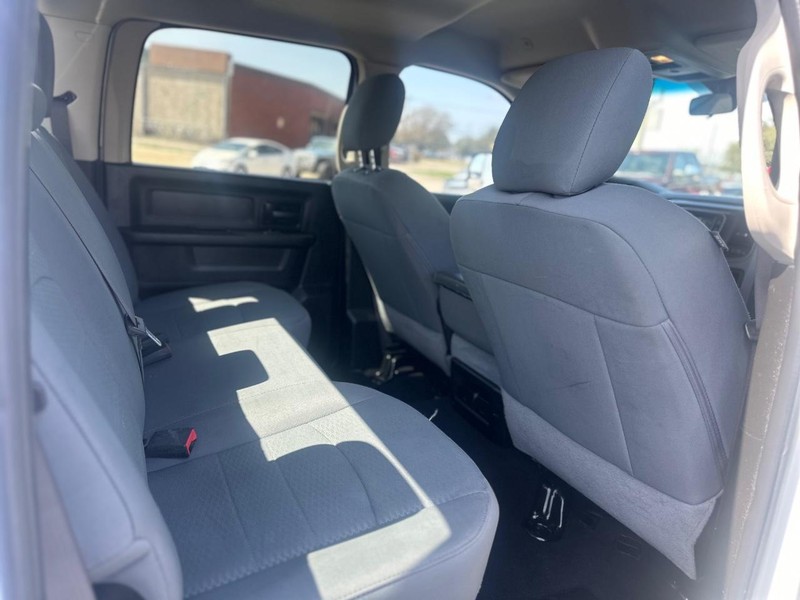 Ram 1500 Classic Vehicle Full-screen Gallery Image 14