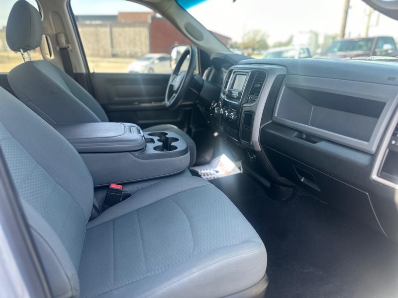 Ram 1500 Classic Vehicle Full-screen Gallery Image 15