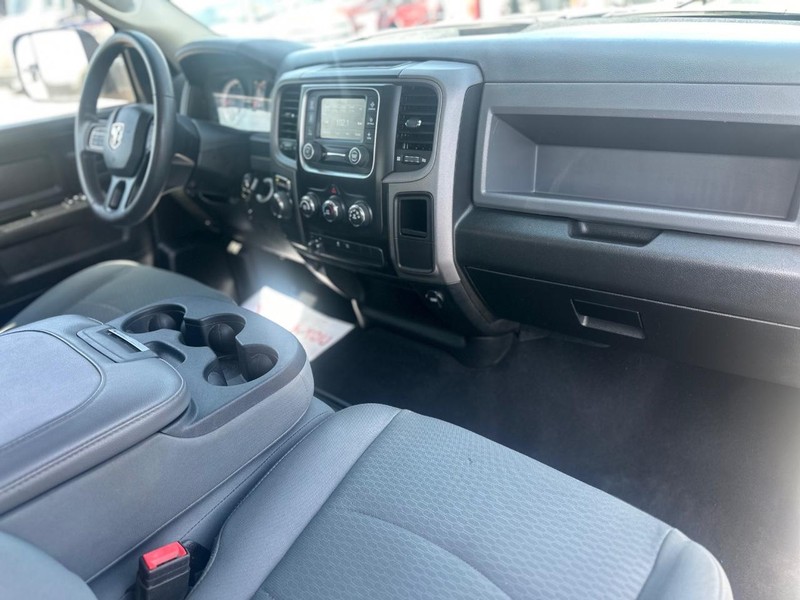 Ram 1500 Classic Vehicle Full-screen Gallery Image 16