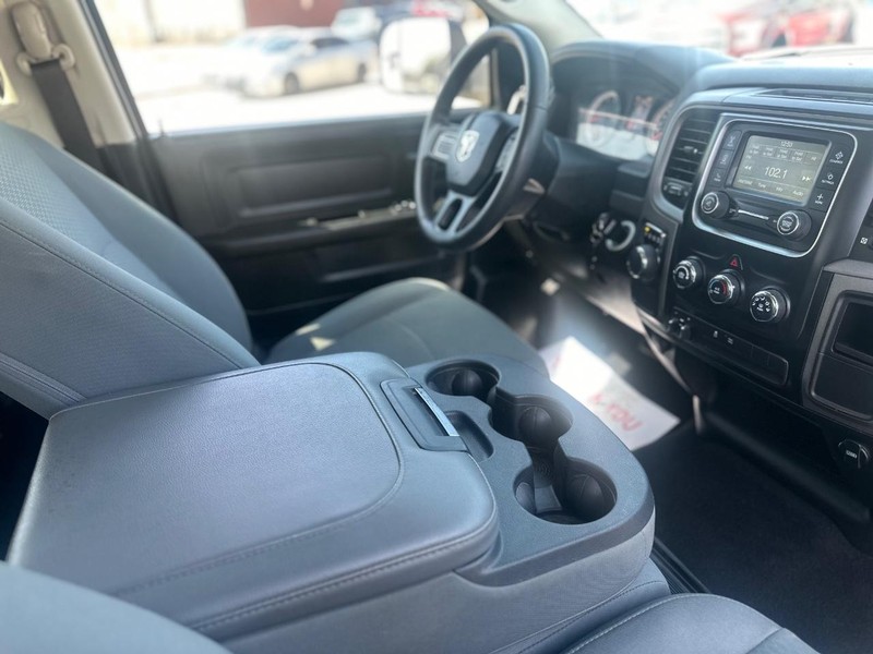 Ram 1500 Classic Vehicle Full-screen Gallery Image 18