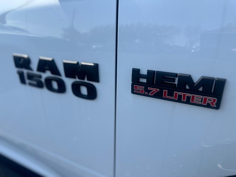 Ram 1500 Classic Vehicle Full-screen Gallery Image 19